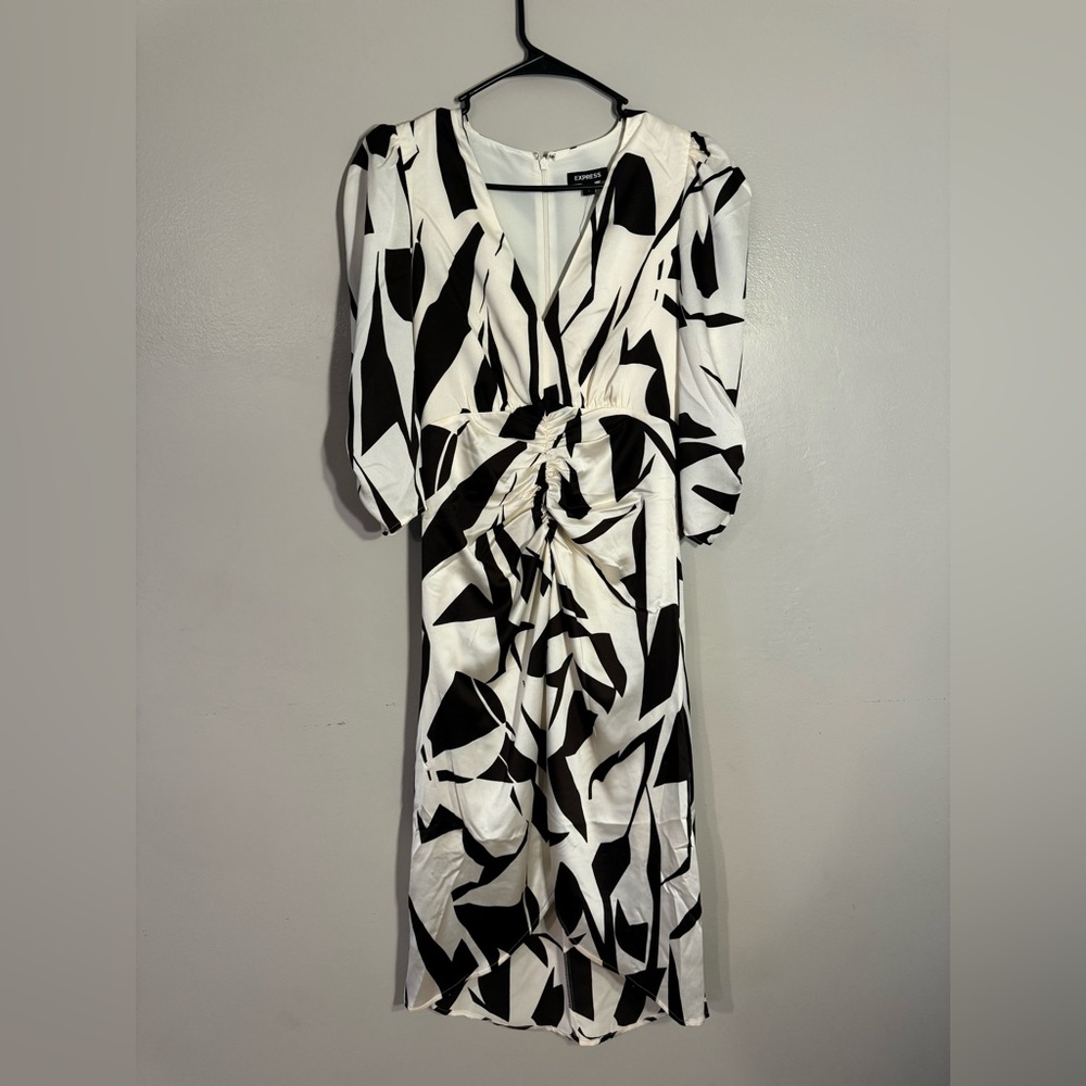 Express Abstract Print Puff Sleeve Ruched Hi-lo Midi dress size S NWT